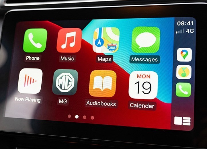 Apple CarPlay™ <span>in Android Auto™</span>